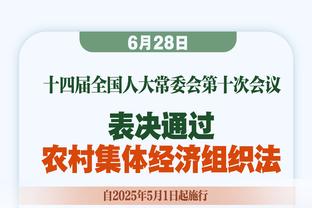 人生赢家！女友亲吻小蜘蛛合影，社媒晒照发文：我的冠军！